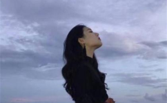 海边女生头像侧面唯美,唯美海边女生头像赏析”