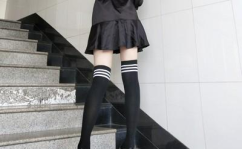 过膝袜女,时尚与保暖的完美融合,女生必备单品解析”